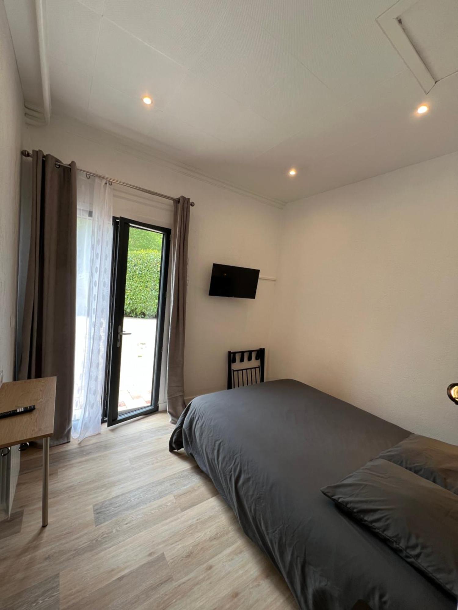 Complexe Les 4 Saisons Hotel Oust ภายนอก รูปภาพ